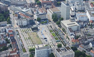 Um den Kesselbrink wird viel gestritten: Ein Zwischenkonzept für den Würfel, das den Platz mit im Blick hat, ist jetzt als Kompromiss beschlossen. - Detlef Wittig Um den Kesselbrink wird viel gestritten: Ein Zwischenkonzept für den Würfel, das den Platz mit im Blick hat, ist jetzt als Kompromiss beschlossen. - Detlef Wittig