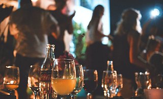 Beim Honky Tonk können die Besucher in mehreren Kneipen Auftritte unterschiedlicher Bands und Musiker genießen. - Unsplash Beim Honky Tonk können die Besucher in mehreren Kneipen Auftritte unterschiedlicher Bands und Musiker genießen. - Unsplash
