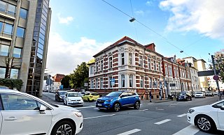 Hakelige Kreuzung: Der Knoten Turner-/Körner-/Falkstraße hinter dem Rathaus ist heute schon unübersichtlich. Wenn pro Tag noch 450 Busse aus der Körnerstraße dazu kommen, würde es eng. - Sarah Jonek Hakelige Kreuzung: Der Knoten Turner-/Körner-/Falkstraße hinter dem Rathaus ist heute schon unübersichtlich. Wenn pro Tag noch 450 Busse aus der Körnerstraße dazu kommen, würde es eng. - Sarah Jonek