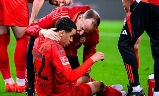 Jamal Musiala bei seiner Verletzung in Augsburg. - Tom Weller/dpa Jamal Musiala bei seiner Verletzung in Augsburg. - Tom Weller/dpa