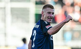 Paderborns Laurin Curda bejubelt sein Tor zum zwischenzeitlichen 1:1-Ausgleich gegen Elversberg im Topspiel der 2. Bundesliga. - Silas Schueller/Defodi Images/dpa Paderborns Laurin Curda bejubelt sein Tor zum zwischenzeitlichen 1:1-Ausgleich gegen Elversberg im Topspiel der 2. Bundesliga. - Silas Schueller/Defodi Images/dpa