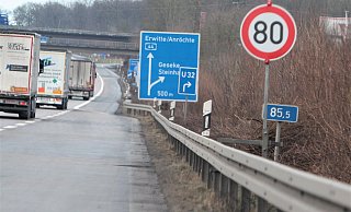 Auf der Autobahn 44 von Büren bis Geseke ist immer viel Verkehr, derzeit wird der Straßenbelag erneuert. - Uwe Müller Auf der Autobahn 44 von Büren bis Geseke ist immer viel Verkehr, derzeit wird der Straßenbelag erneuert. - Uwe Müller