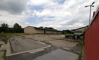 Auf dem etwa 28.000 Quadratmeter großen Gelände an der Heinrich-Heineke-Straße will das IT-Systemhaus sein neues Headquarter realisieren. Bestehende Gebäude sollen umgebaut und weiterhin genutzt werden. - Marion Pokorra-Brockschmidt Auf dem etwa 28.000 Quadratmeter großen Gelände an der Heinrich-Heineke-Straße will das IT-Systemhaus sein neues Headquarter realisieren. Bestehende Gebäude sollen umgebaut und weiterhin genutzt werden. - Marion Pokorra-Brockschmidt