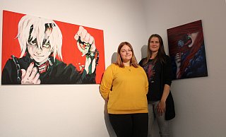 Im Kunstverein Paderborn sind Megan Carr (l.) und Anne Bode zwei von knapp 50 Künstlerinnen und Künstlern, die ihre Werke gemeinsam und für alle kostenlos präsentieren. - Moritz Jülich Im Kunstverein Paderborn sind Megan Carr (l.) und Anne Bode zwei von knapp 50 Künstlerinnen und Künstlern, die ihre Werke gemeinsam und für alle kostenlos präsentieren. - Moritz Jülich