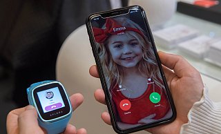 Paderborner Kinder können mit einer Smartwatch meist auch anrufen. Für Eltern stehen aber in der Regel Ortung und SOS-Funktion im Vordergrund. - dpa-tmn Paderborner Kinder können mit einer Smartwatch meist auch anrufen. Für Eltern stehen aber in der Regel Ortung und SOS-Funktion im Vordergrund. - dpa-tmn