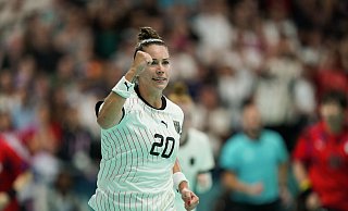 Handballerin Emily Bölk gehört zu Deutschlands besten Spielerinnen im Duell mit Norwegen. - Marcus Brandt/dpa Handballerin Emily Bölk gehört zu Deutschlands besten Spielerinnen im Duell mit Norwegen. - Marcus Brandt/dpa