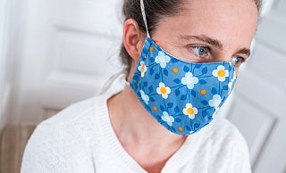 Das Tragen von Masken empfehlen viele Experten zum Schutz vor einer Ansteckung mit dem Coronavirus. - picture alliance / zb Das Tragen von Masken empfehlen viele Experten zum Schutz vor einer Ansteckung mit dem Coronavirus. - picture alliance / zb