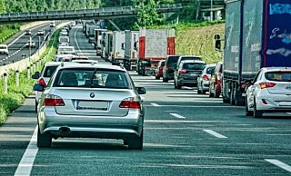 Unfall und Stau auf der A33. - Symbolfoto Unfall und Stau auf der A33. - Symbolfoto