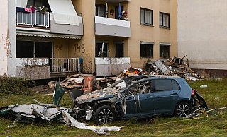 Die Schaulustige wollen auch möglichst spektakuläre Bilder machen. - AFP Die Schaulustige wollen auch möglichst spektakuläre Bilder machen. - AFP