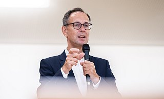 Andreas Zick, Konflikt- und Gewaltforscher der Universität Bielefeld, ist einer der Autoren der Studie. - picture alliance/dpa Andreas Zick, Konflikt- und Gewaltforscher der Universität Bielefeld, ist einer der Autoren der Studie. - picture alliance/dpa