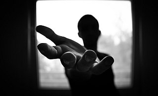 Die Angeklagten sollen sich Opfer gefügig gemacht und vermeintliche Hilfe angeboten haben. - Symbolbild: Pixabay Die Angeklagten sollen sich Opfer gefügig gemacht und vermeintliche Hilfe angeboten haben. - Symbolbild: Pixabay