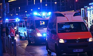 Auto fährt in Menschenmenge auf Magdeburger Weihnachtsmarkt - Heiko Rebsch/dpa Auto fährt in Menschenmenge auf Magdeburger Weihnachtsmarkt - Heiko Rebsch/dpa