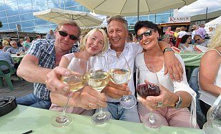 Der Weinmarkt lockt jedes Jahr etliche Besucher nach Gütersloh. - Jens Dünhölter Der Weinmarkt lockt jedes Jahr etliche Besucher nach Gütersloh. - Jens Dünhölter