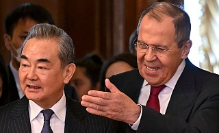 Russlands Außenminister Sergej Lawrow empfing am Mittwoch Wang Yi, den leitenden Außenpolitiker von China. - Alexander Nemenov/Pool AFP/AP/dpa Russlands Außenminister Sergej Lawrow empfing am Mittwoch Wang Yi, den leitenden Außenpolitiker von China. - Alexander Nemenov/Pool AFP/AP/dpa