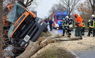 Die Fahrerkabine war auf der Seite des Beifahrers zerstört. - Gerald Dunkel Die Fahrerkabine war auf der Seite des Beifahrers zerstört. - Gerald Dunkel