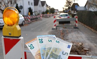 Wenn eine Straße saniert wird, dann kommen auf die Anwohner häufig zusätzliche Kosten zu. - (Themenbild) Holger Kosbab Wenn eine Straße saniert wird, dann kommen auf die Anwohner häufig zusätzliche Kosten zu. - (Themenbild) Holger Kosbab