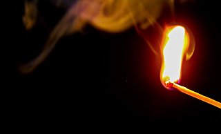 Die Polizei geht von Brandstiftung aus und sucht nach Hinweisen auf die Täter. - Pixabay Die Polizei geht von Brandstiftung aus und sucht nach Hinweisen auf die Täter. - Pixabay