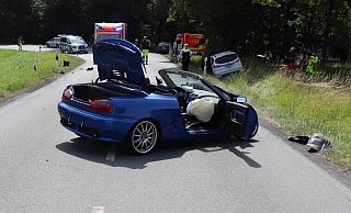 Bei einem Unfall auf der L825 bei Brakel-Bellersen wurden vier Menschen verletzt. - Polizei Höxter Bei einem Unfall auf der L825 bei Brakel-Bellersen wurden vier Menschen verletzt. - Polizei Höxter