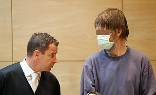 Der mutmaßliche Mörder Ulf T. sitzt mit seinem Verteidiger Torsten Gieseke auf der Anklagebank. - Wolfgang Rudolf Der mutmaßliche Mörder Ulf T. sitzt mit seinem Verteidiger Torsten Gieseke auf der Anklagebank. - Wolfgang Rudolf