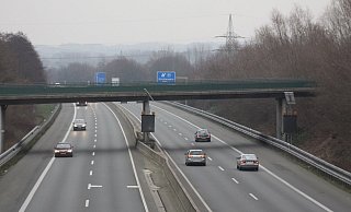 Auf der A30 zwischen Bünde und Kirchlengern gilt keine Geschwindigkeitsbeschränkung. Als Richtgeschwindigkeit gilt auf deutschen Autobahnen Tempo 130. - Björn Kenter Auf der A30 zwischen Bünde und Kirchlengern gilt keine Geschwindigkeitsbeschränkung. Als Richtgeschwindigkeit gilt auf deutschen Autobahnen Tempo 130. - Björn Kenter
