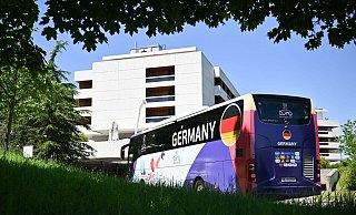 Die deutschen Fußballerinnen beziehen am Montag ihr EM-Quartier in der Schweiz. - Sebastian Christoph Gollnow/dpa Die deutschen Fußballerinnen beziehen am Montag ihr EM-Quartier in der Schweiz. - Sebastian Christoph Gollnow/dpa