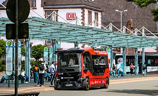 Selbstfahrende Busse sind in Herford unterwegs, auch wenn in der ersten Zeit auch ein menschlicher Fahrer noch mit an Bord ist. - Daniel Salmon Selbstfahrende Busse sind in Herford unterwegs, auch wenn in der ersten Zeit auch ein menschlicher Fahrer noch mit an Bord ist. - Daniel Salmon