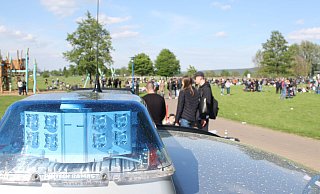 Präsenz zeigen die Vertreter von Ordnungsamt, Polizei und Sicherheitsdienst am Maifeiertag am Godelheimer See. - Archiv-Foto: Simone Flörke Präsenz zeigen die Vertreter von Ordnungsamt, Polizei und Sicherheitsdienst am Maifeiertag am Godelheimer See. - Archiv-Foto: Simone Flörke