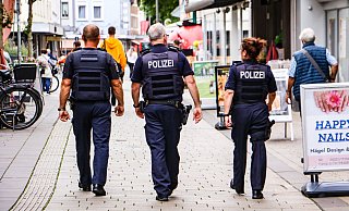 Unter anderem die Polizei sorgt im Kreis Herford für die Sicherheit - wie etwa hier beim vergangenen Hoeker-Fest. - Daniel Salmon Unter anderem die Polizei sorgt im Kreis Herford für die Sicherheit - wie etwa hier beim vergangenen Hoeker-Fest. - Daniel Salmon
