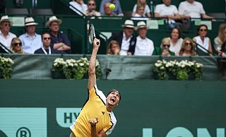 Steht beim Turnier in Halle im Halbfinale: Alexander Zverev. - Friso Gentsch/dpa Steht beim Turnier in Halle im Halbfinale: Alexander Zverev. - Friso Gentsch/dpa