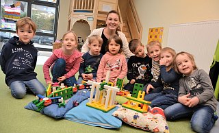 Gruppenleiterin Leonie Michel mit Hannes, Elisa, Jonathan, Christin, Johann, Paul, Mika und Louis (v. l.) in einem der neuen Räume. - Karin Prignitz Gruppenleiterin Leonie Michel mit Hannes, Elisa, Jonathan, Christin, Johann, Paul, Mika und Louis (v. l.) in einem der neuen Räume. - Karin Prignitz