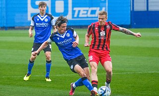 Arminia Bielefeld, hier Maximilian Großer (l.), kassierte zum Auftakt in die Sommervorbereitung eine 0:3-Niederlage gegen den SV Lippstadt 08. - Andreas Zobe Arminia Bielefeld, hier Maximilian Großer (l.), kassierte zum Auftakt in die Sommervorbereitung eine 0:3-Niederlage gegen den SV Lippstadt 08. - Andreas Zobe