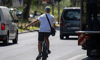 Verkehrsverbänden fehlt bei der Ampel-Koalition eine Gesamtstrategie für die Verkehrsträger Straße, Schiene und Radwege. - Monika Skolimowska/dpa Verkehrsverbänden fehlt bei der Ampel-Koalition eine Gesamtstrategie für die Verkehrsträger Straße, Schiene und Radwege. - Monika Skolimowska/dpa