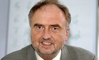 Streitbar: Der ehemalige NRW-Verkehrsminister Axel Horstmann ebnete den Weg zur Konsenstrasse der A 33. - kiel-steinkamp Streitbar: Der ehemalige NRW-Verkehrsminister Axel Horstmann ebnete den Weg zur Konsenstrasse der A 33. - kiel-steinkamp