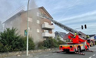 In einer Tiefgarage eines Mehrfamilienhauses standen drei Personenwagen in Flammen, fünf weitere wurden erheblich beschädigt. - Ralph Meyer In einer Tiefgarage eines Mehrfamilienhauses standen drei Personenwagen in Flammen, fünf weitere wurden erheblich beschädigt. - Ralph Meyer