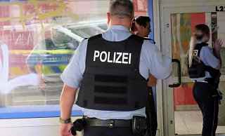 Mehr Polizeipräsenz soll das Sicherheitsgefühl in Bad Oeynhausen stärken. Landrat Ali Dogan und Bürgermeister Lars Bökenkröger kündigen verstärke Einsätze im Sommer an. Konkret werden sie dabei nicht. - Thorsten Gödecker Mehr Polizeipräsenz soll das Sicherheitsgefühl in Bad Oeynhausen stärken. Landrat Ali Dogan und Bürgermeister Lars Bökenkröger kündigen verstärke Einsätze im Sommer an. Konkret werden sie dabei nicht. - Thorsten Gödecker