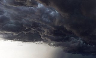 Der Deutsche Wetterdienst warnt vor schwerem Gewitter. - Symbolfoto Der Deutsche Wetterdienst warnt vor schwerem Gewitter. - Symbolfoto