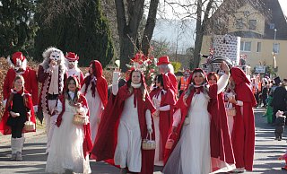 Geradezu märchenhaft war es beim Rosenmontagsumzug in Beverungen und Lauenförde. - Torsten Wegener Geradezu märchenhaft war es beim Rosenmontagsumzug in Beverungen und Lauenförde. - Torsten Wegener