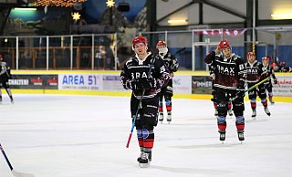 Enttäuscht vom Eis: Trotz der zwei Treffer von Lasse Bödefeld (l.) mussten sich die Herforder Ice Dragons im Westfalenderby gegen Hamm geschlagen geben. - Yvonne Gottschlich Enttäuscht vom Eis: Trotz der zwei Treffer von Lasse Bödefeld (l.) mussten sich die Herforder Ice Dragons im Westfalenderby gegen Hamm geschlagen geben. - Yvonne Gottschlich