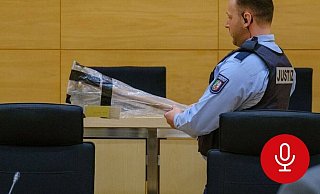 Der eingepackte Spatenstiel ist ein Beweismittel im sogenannten Spatenstiel-Prozess. - Andreas Zobe Der eingepackte Spatenstiel ist ein Beweismittel im sogenannten Spatenstiel-Prozess. - Andreas Zobe
