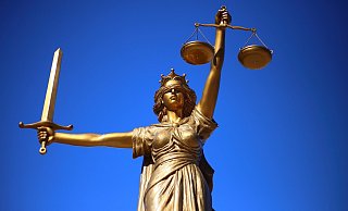 Auf ein Erscheinen vor dem Amtsrichter in Paderborn muss die 88-Jährige verzichten, weil sie gestürzt ist. - Pixabay (Symbolfoto) Auf ein Erscheinen vor dem Amtsrichter in Paderborn muss die 88-Jährige verzichten, weil sie gestürzt ist. - Pixabay (Symbolfoto)
