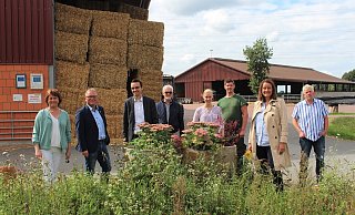 CDU-Kommunalpolitiker aus Stemwede und Hüllhorst haben gemeinsam die Betriebe Schmedt in Stemwede (Foto) und Wiehenglück in Hüllhorst besucht. - Florian Hemann/CDU CDU-Kommunalpolitiker aus Stemwede und Hüllhorst haben gemeinsam die Betriebe Schmedt in Stemwede (Foto) und Wiehenglück in Hüllhorst besucht. - Florian Hemann/CDU
