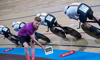 Bundestrainer Meyer darf sich über WM-Bronze freuen. - Sebastian Gollnow/dpa Bundestrainer Meyer darf sich über WM-Bronze freuen. - Sebastian Gollnow/dpa