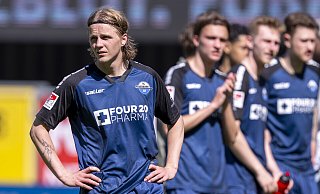 Auch Paderborns Abwehrchef Felix Götze (links) konnte den späten Ausgleich der Elversberger nicht verhindern. - picture alliance/dpa Auch Paderborns Abwehrchef Felix Götze (links) konnte den späten Ausgleich der Elversberger nicht verhindern. - picture alliance/dpa