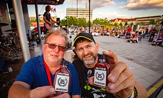 Tom Kummerfeldt und Jochen Vahle von "Newtone" auf dem Kesselbrink. - Mike-Dennis Müller / www.mdm.photo Tom Kummerfeldt und Jochen Vahle von "Newtone" auf dem Kesselbrink. - Mike-Dennis Müller / www.mdm.photo