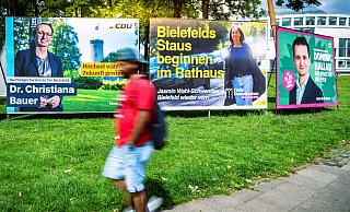 "Wesselmänner" werden die Großplakate genannt, die aktuell überall im Stadtgebiet wie hier an der Stadthalle zu finden sind. - Barbara Franke "Wesselmänner" werden die Großplakate genannt, die aktuell überall im Stadtgebiet wie hier an der Stadthalle zu finden sind. - Barbara Franke