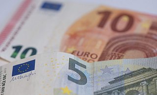 Der Deutsche Gewerkschaftsbund geht von insgesamt sechs Millionen Menschen mit Mindestlohn in Deutschland aus. (Archivbild) - Sebastian Kahnert/dpa Der Deutsche Gewerkschaftsbund geht von insgesamt sechs Millionen Menschen mit Mindestlohn in Deutschland aus. (Archivbild) - Sebastian Kahnert/dpa