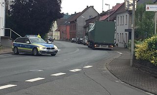 Die B 64 musste für mehrere Stunden gesperrt werden. - Timo Fischer Die B 64 musste für mehrere Stunden gesperrt werden. - Timo Fischer