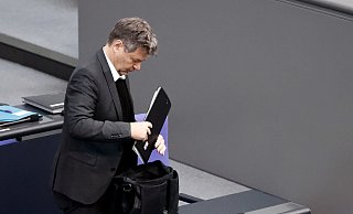 Für Klimaschutzminister Robert Habeck reichen die vereinbarten Maßnahmen im von der FDP verantworteten Verkehrsbereich nicht aus. - Carsten Koall/dpa Für Klimaschutzminister Robert Habeck reichen die vereinbarten Maßnahmen im von der FDP verantworteten Verkehrsbereich nicht aus. - Carsten Koall/dpa
