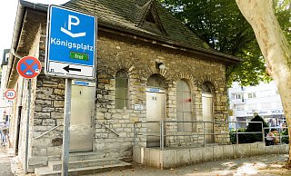 Die öffentliche Toilettenanlage an der Westernmauer war lange wegen "Wartungsarbeiten" geschlossen. Seit Donnerstagmorgen ist sie wieder zugänglich. - Lena Henning Die öffentliche Toilettenanlage an der Westernmauer war lange wegen "Wartungsarbeiten" geschlossen. Seit Donnerstagmorgen ist sie wieder zugänglich. - Lena Henning