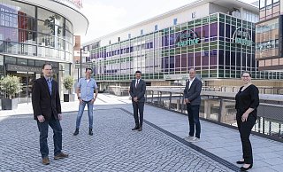 Sie wollen die Online-Plattform "hasentaler.de" voranbringen: Citymanger Heiko Appelbaum (v.l.), Stefan Freise von "code-x", WFG-Geschäftsführer Frank Wolters, Uwe Seibel (Vorsitzender Werbegemeinschaft) und Jessica Krüger von der Wirtschaftsförderung. - WFG Paderborn Sie wollen die Online-Plattform "hasentaler.de" voranbringen: Citymanger Heiko Appelbaum (v.l.), Stefan Freise von "code-x", WFG-Geschäftsführer Frank Wolters, Uwe Seibel (Vorsitzender Werbegemeinschaft) und Jessica Krüger von der Wirtschaftsförderung. - WFG Paderborn